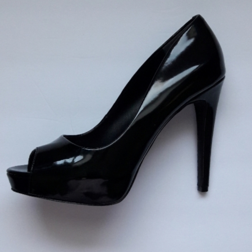 Charles By Charles David | Black Patent Pump